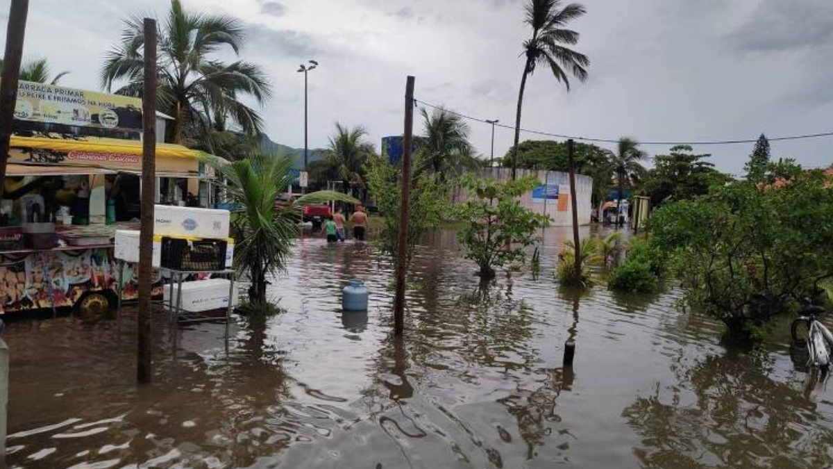 Chuva provocou alagamentos em diversos pontos de Peruíbe, no litoral de SP (Foto: Reprodução)