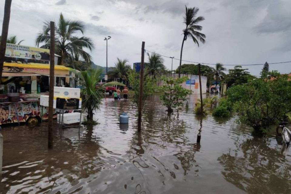 Chuva provocou alagamentos em diversos pontos de Peruíbe, no litoral de SP (Foto: Reprodução)