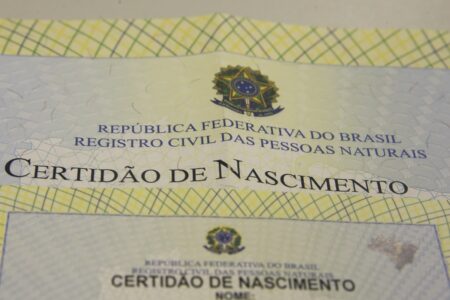 Quase 5 mil crianças foram registradas sem o nome do pai em Goiás no ano passado