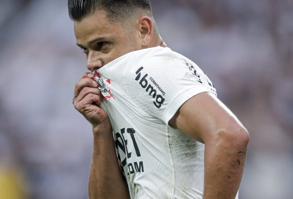 Romero comemorando gol marcado pelo Corinthians