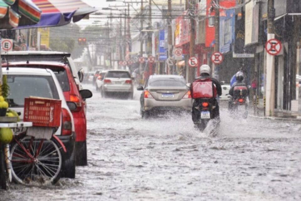 Goiás entra em alerta para alto volume de chuva e ventos de 70 km/h Cimehgo emitiu um alerta para o risco de chuvas intensas
