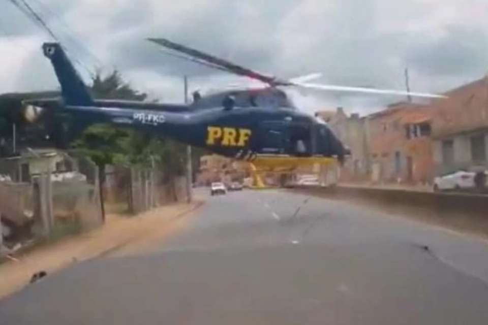 Helicóptero que caiu em avenida de Belo Horizonte, em Minas Gerais (Foto: Reprodução)