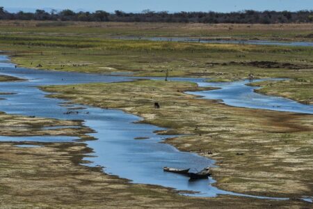 Reservas subterrâneas de água estão acabando Estudo analisou 1.693 sistemas aquíferos em mais de 40 países