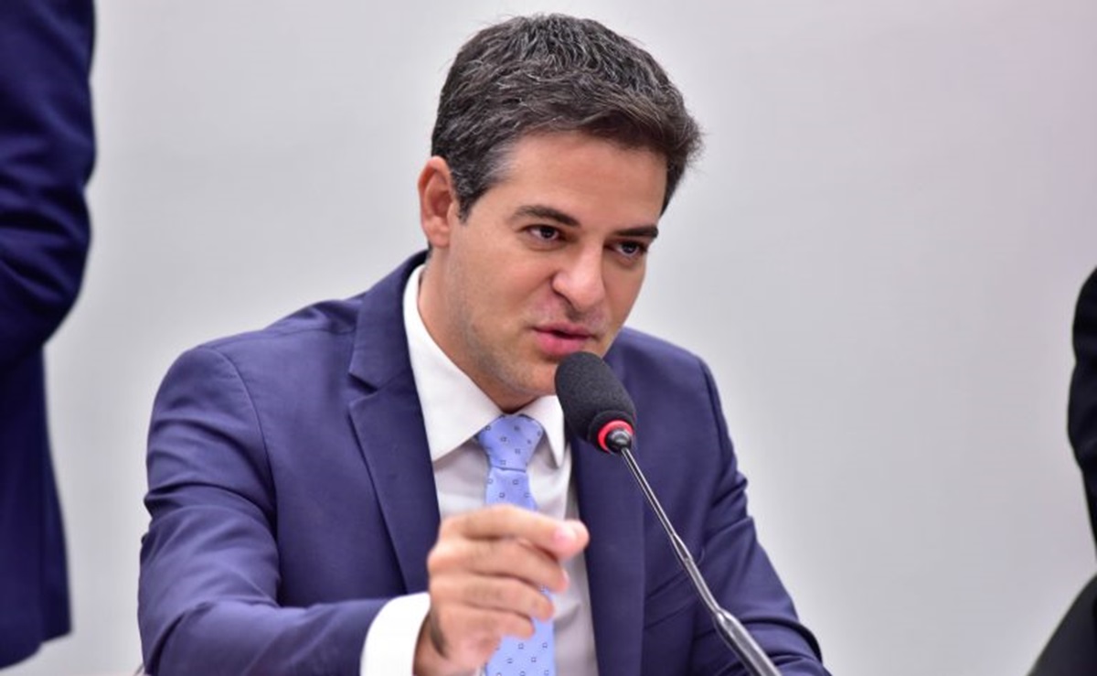 Ismael Alexandrino provoca Sandro Mabel: “Dura até quando a sua pré-candidatura?”