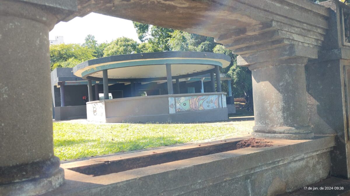 Atos de vandalismo em parques de Goiânia custam R$ 1,5 milhão à Prefeitura por ano Monumento à Paz no Bosque dos Buritis é alvo de pichações