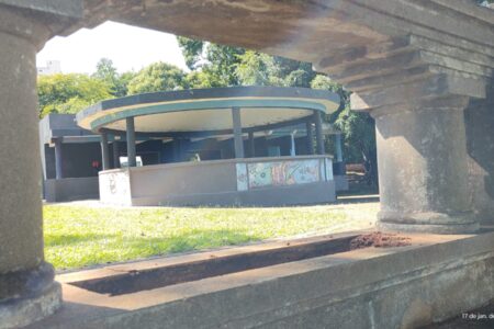 Atos de vandalismo em parques de Goiânia custam R$ 1,5 milhão à Prefeitura por ano Monumento à Paz no Bosque dos Buritis é alvo de pichações