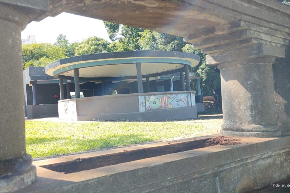 Atos de vandalismo em parques de Goiânia custam R$ 1,5 milhão à Prefeitura por ano Monumento à Paz no Bosque dos Buritis é alvo de pichações
