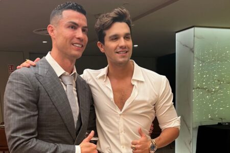 Cristiano Ronaldo presenteia Luan Santana com Rolex em festa de Ano Novo