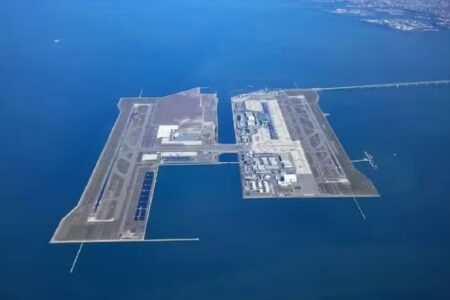 Aeroporto japonês que custou R$ 94 bilhões está afundando no mar e pode desaparecer Terminal de Kansai, Osaka, já baixou 11,5 metros