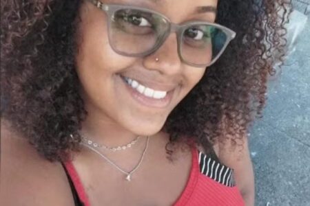 Mulher morre eletrocutada ao encostar em buffet de padaria no Rio Familiares da vítima dizem que outras pessoas já tomaram choque no local
