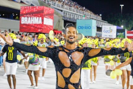 Conheça a história do goiano que virou Rei de Bateria em escola de samba carioca
