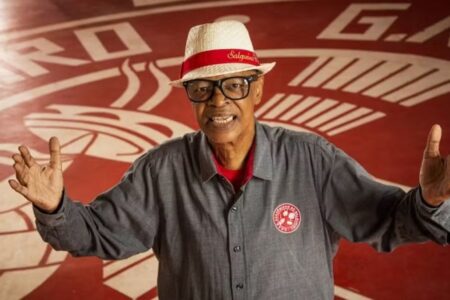 Morre aos 66 anos Quinho do Salgueiro, cantor de sambas-enredo Ele lutava contra um câncer de próstata desde 2022