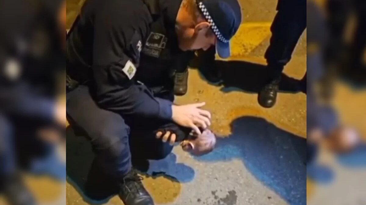 Policial salva bebê de 1 mês engasgado no Distrito Federal Caso aconteceu em Ceilândia; militar fez a manobra de Heimlich