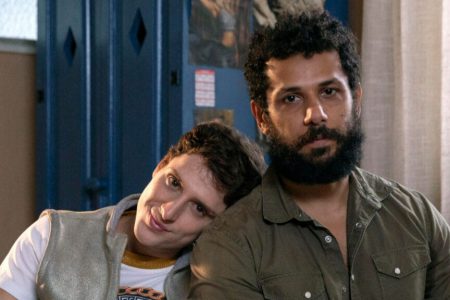 Ramiro (Amaury Lorenzo) e Kelvin (Diego Martins) em Terra e Paixão