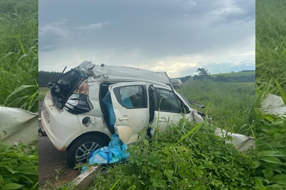 Mulher e criança de 7 anos morrem em acidente na BR-060