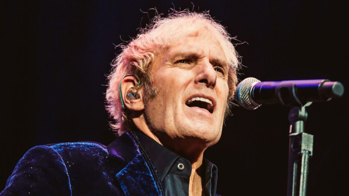 Michael Bolton revelou que foi recentemente diagnosticado com um tumor cerebral e fará uma pausa nas turnês para se recuperar de uma cirurgia.