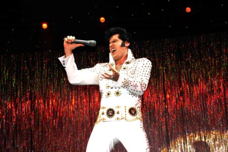 O rei do rock ‘n’ roll Elvis Presley está pronto para conquistar uma nova etapa – a inteligência artificial (IA). Uma versão holográfica de Elvis Presley com IA irá encantar se apresentar para o público de Londres a partir de novembro no show “Elvis Evolution”.