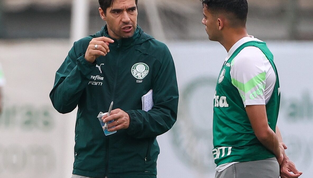 Abel Ferreira conversando com Bruno Rodrigues