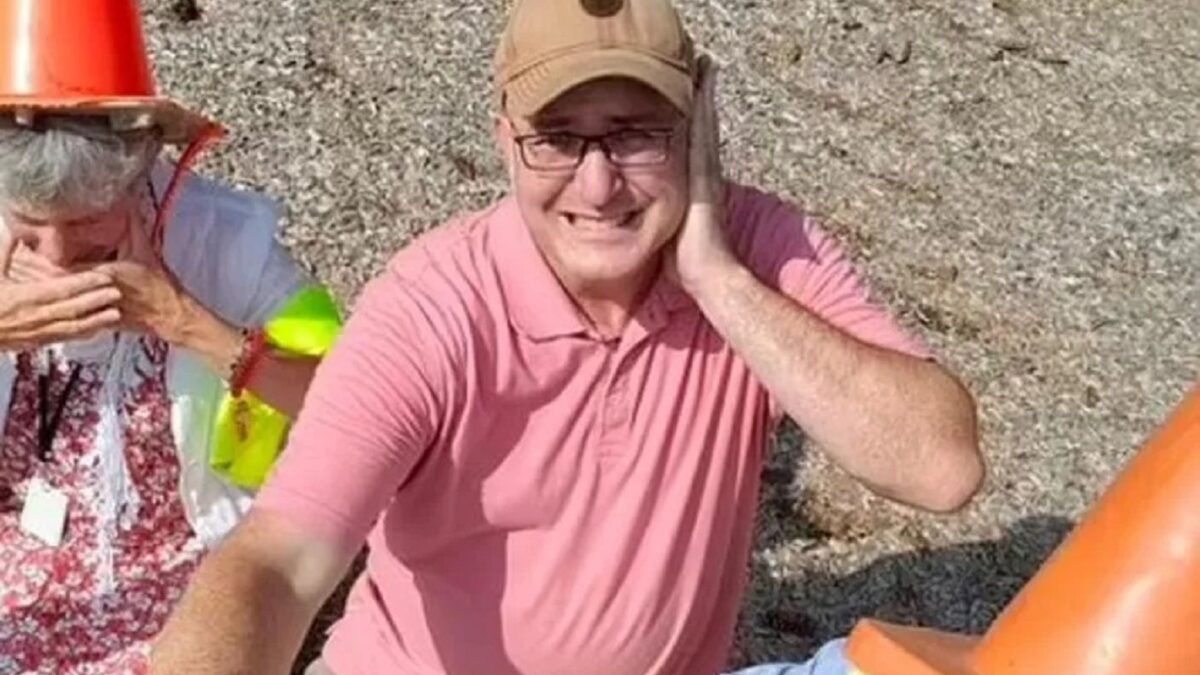 Homem finge usar cadeira de rodas por 20 anos para receber R$ 3,3 milhões em benefício social Veterano de guerra também comprou carros