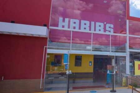 Habib's vai pagar R$ 20 mil a funcionária vítima de cárcere privado Empregada da rede de lanchonetes ficou horas presa em sala