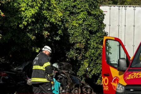 Formosa: colisão entre carreta e carro de passeio deixa 3 mortos na BR-020 acidente aconteceu no Quilômetro 18, perto do trevo de Cabeceiras