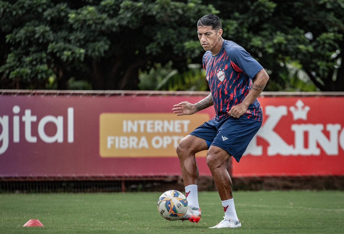 Em seu 100º jogo pelo Vila Nova, Ralf diz que quer a classificação na Copa Verde como presente