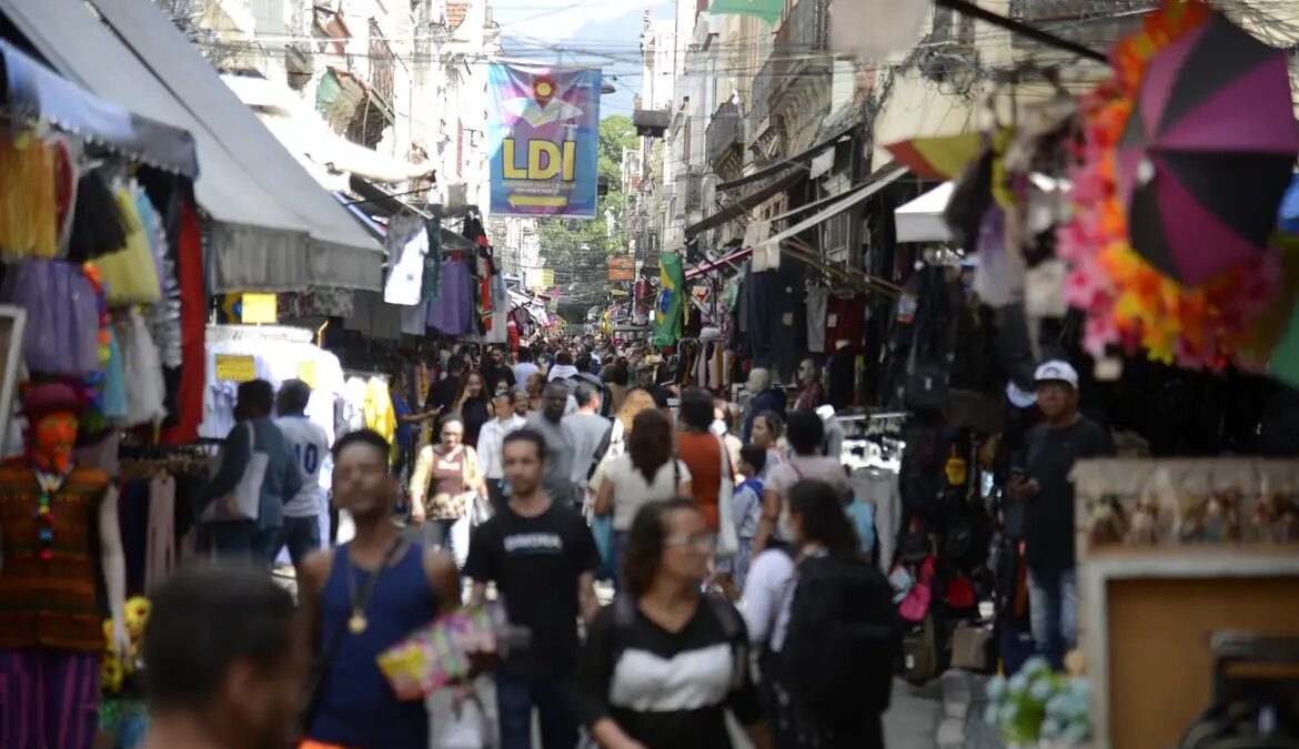 Trabalho em feriados: veja o que já se sabe sobre as novas regras que o governo vai editar Novo texto vai dispensar apenas setores essenciais