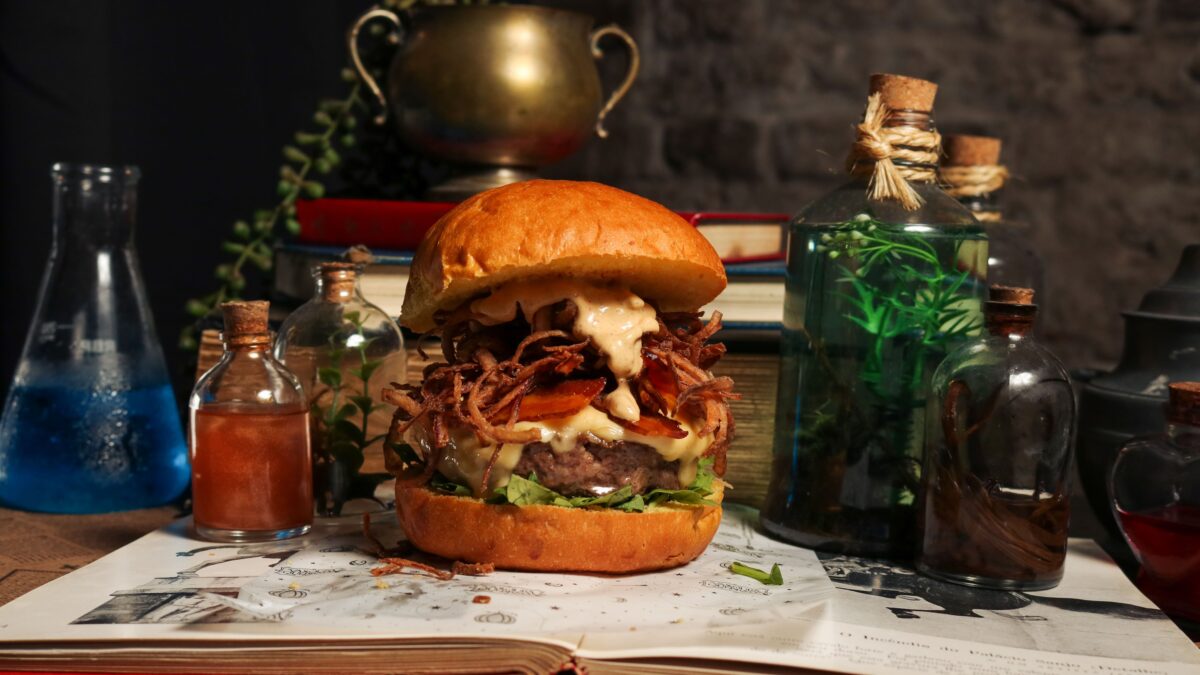 Chega a Goiânia famosa hamburgueria inspirada em Harry Potter