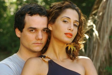 Olavo (Wagner Moura) e Bebel (Camila Pitanga) na novela Paraíso Tropical (Reprodução)