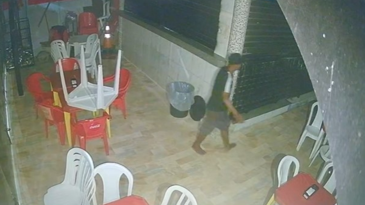 Homem realiza furto de televisão em lanchonete de Goiânia (Foto: Reprodução)