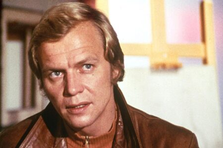 David Soul, que estrelou como o sargento Kenneth Richard “Hutch” Hutchinson na série de TV “Starsky & Hutch”, morreu quinta-feira, anunciou sua esposa em seu site. Ele tinha 80 anos.