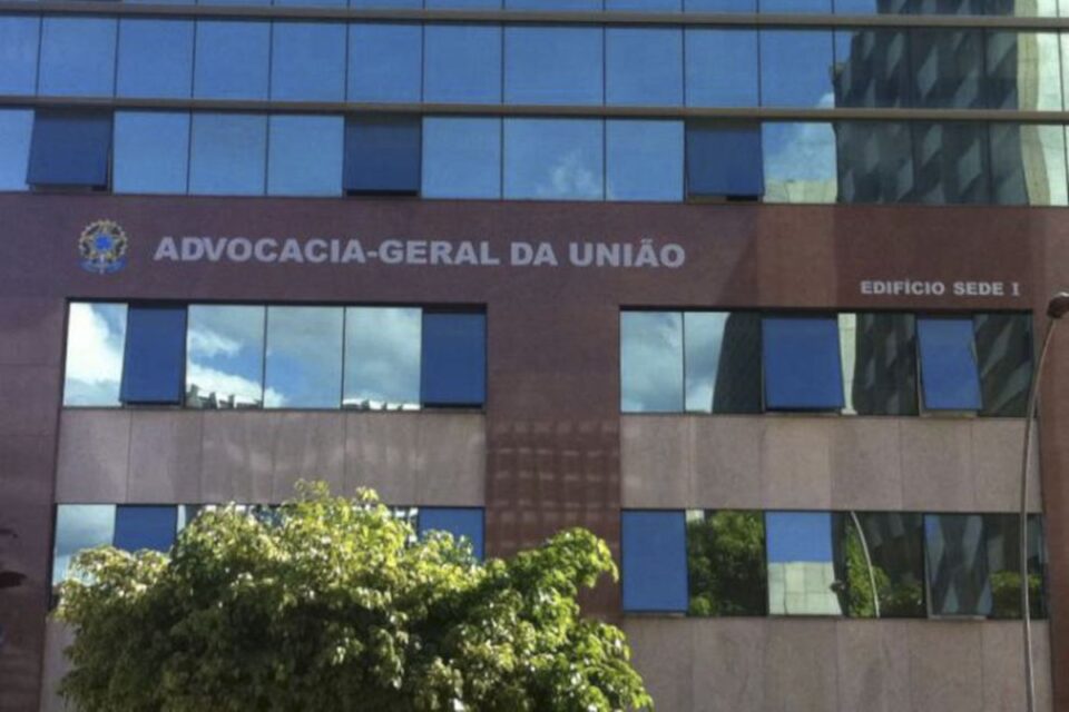 Fachada da AGU, localizado no Setor de Autarquias, na Asa Sul de Brasília (DF)