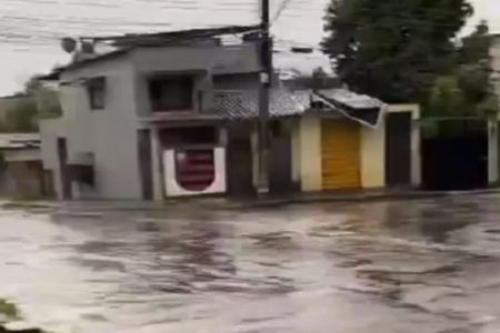 Chuva forte em Guarujá e cidades do litoral de São Paulo (Foto: Reprodução)