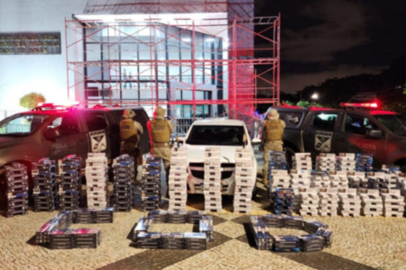 Cigarros contrabandeados apreendidos pela Polícia Militar (Foto: Divulgação)