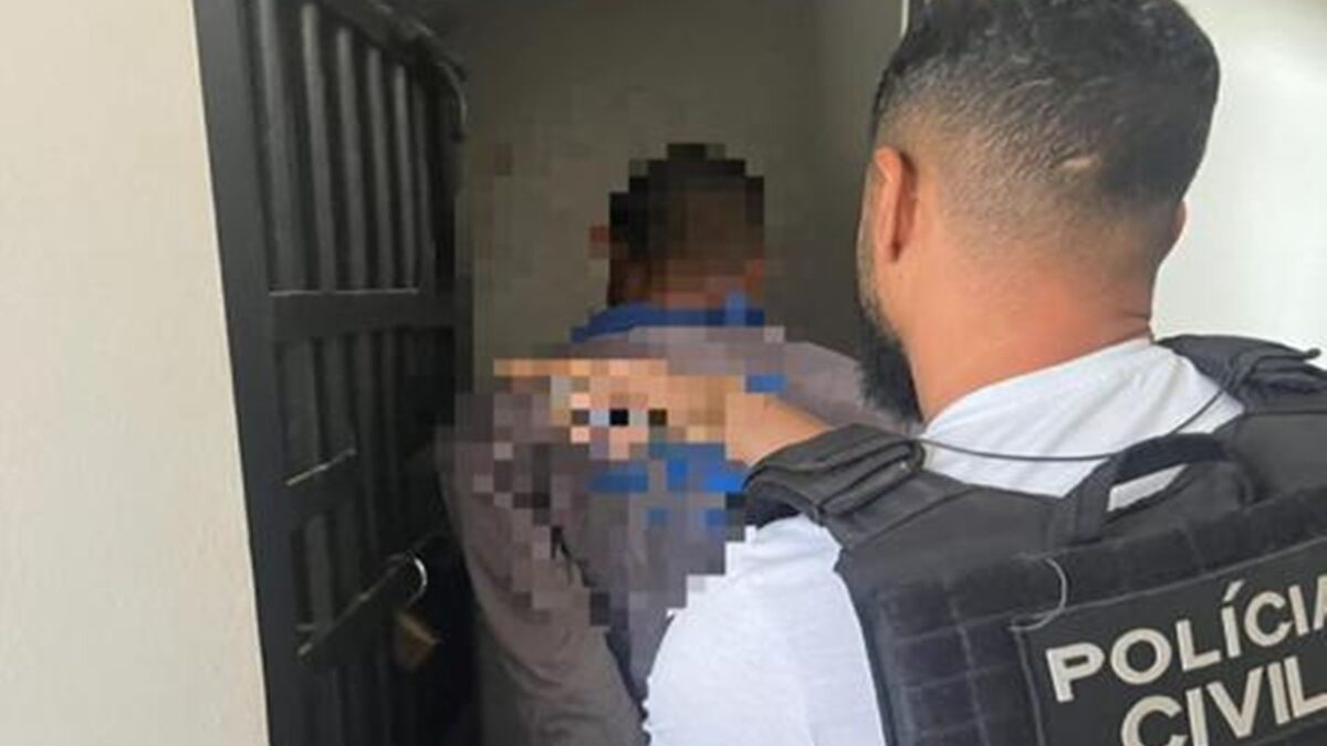 Imagem mostra homem que tentou matar o cunhado em Piracanjuba sendo preso.