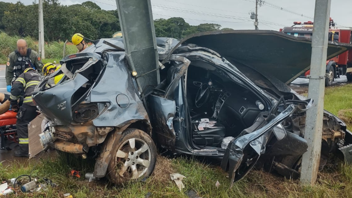 Casal vítima do acidente teve ferimentos na cabeça e na mão (Foto CBMGO)