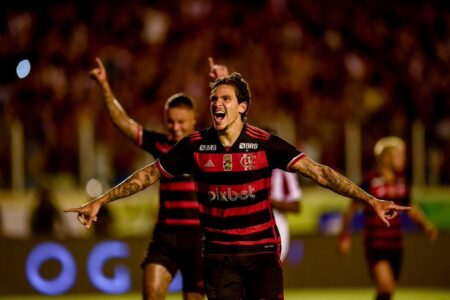 Pedro, do Flamengo, comemorando gol