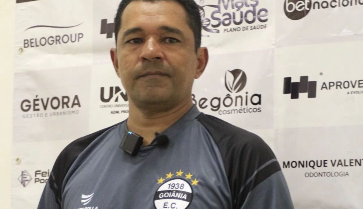 Glauber Ramos com a camisa do Goiânia