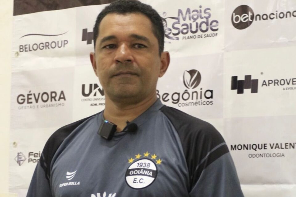Glauber Ramos com a camisa do Goiânia