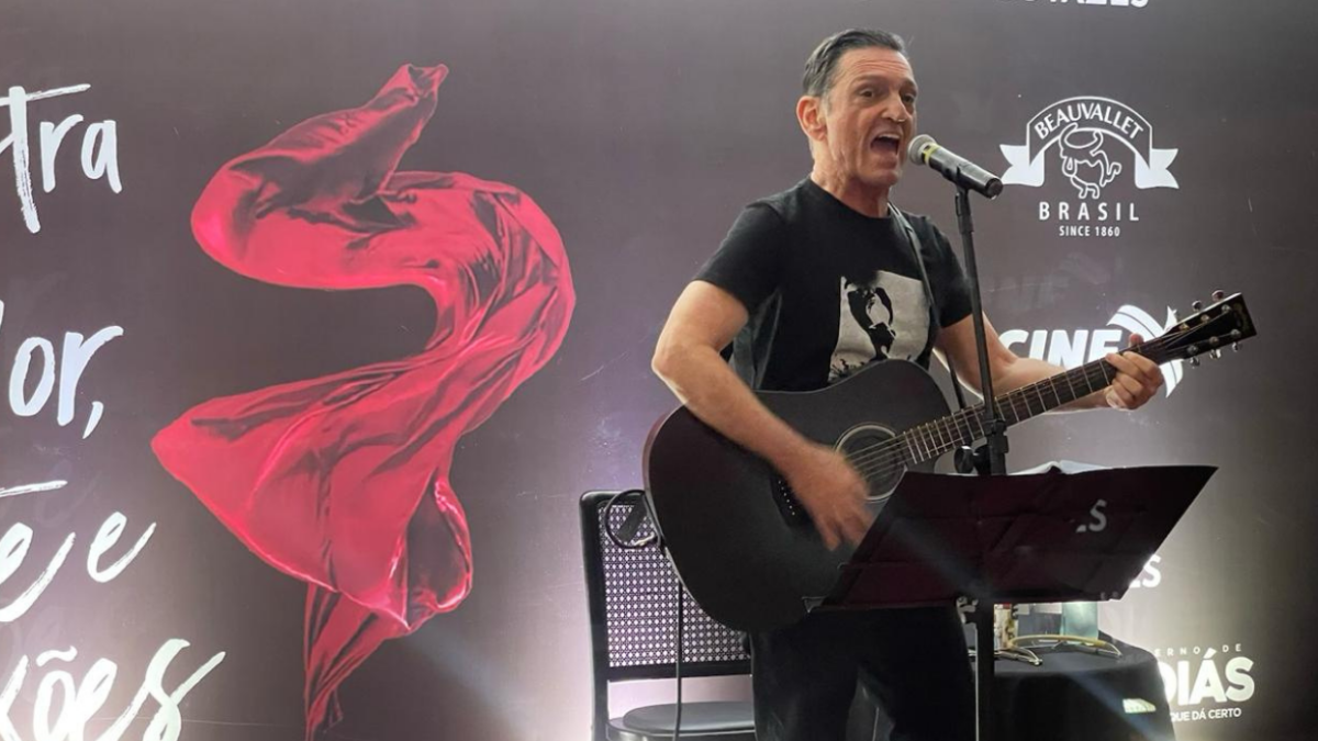 Paulo Miklos cantou Um Bom Lugar, em homenagem ao rapper Sabotage (Foto Pollyana Cicatelli)