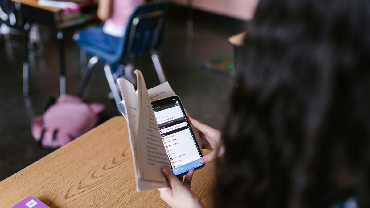 Celular no ambiente da escola: efeitos nocivos (Foto: Pexels)
