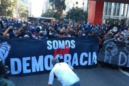 Torcidas organizadas anunciam ato pela democracia no mesmo dia e lugar que Bolsonaro Encontro acontecerá na avenida Paulista