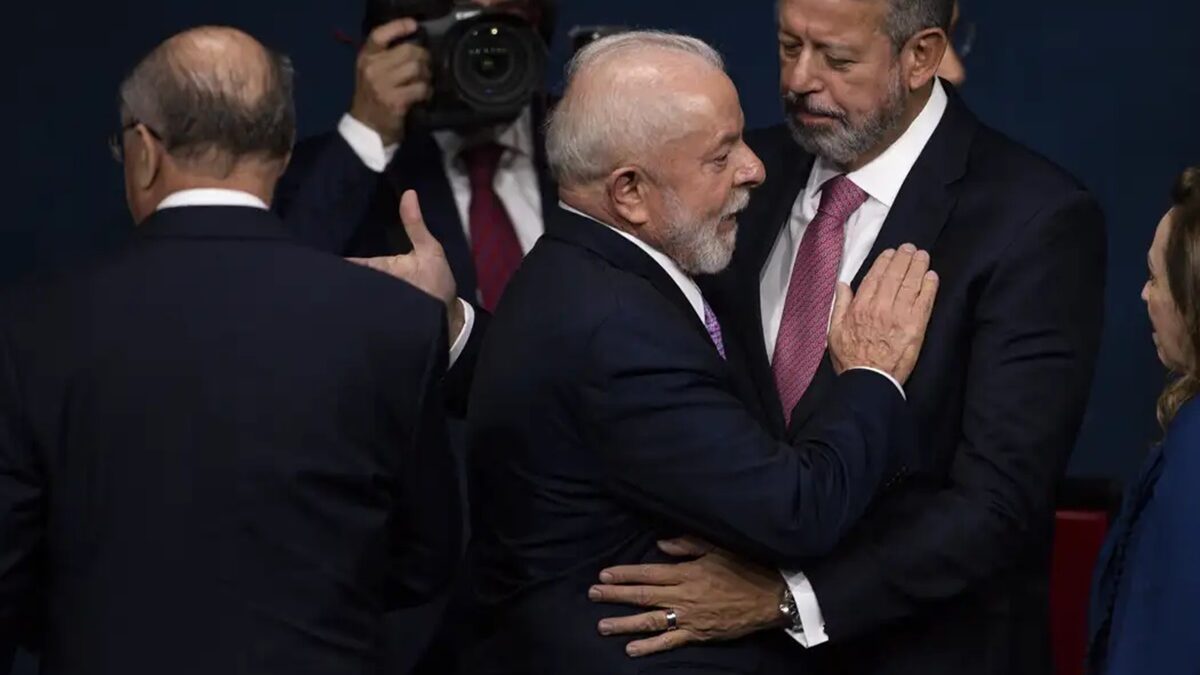 PT consulta Lula e deve apoiar Hugo Motta na sucessão de Lira apesar de incerteza sobre anistia