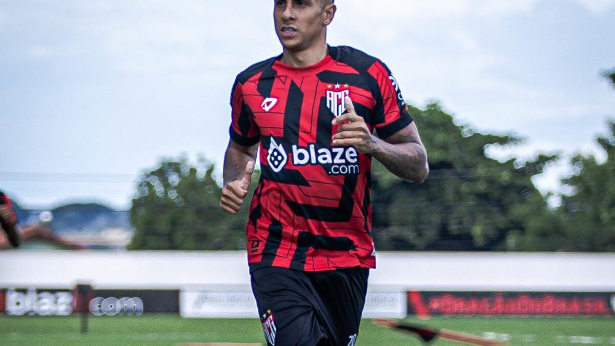 Bruno Tubarão correndo no CT do Dragão