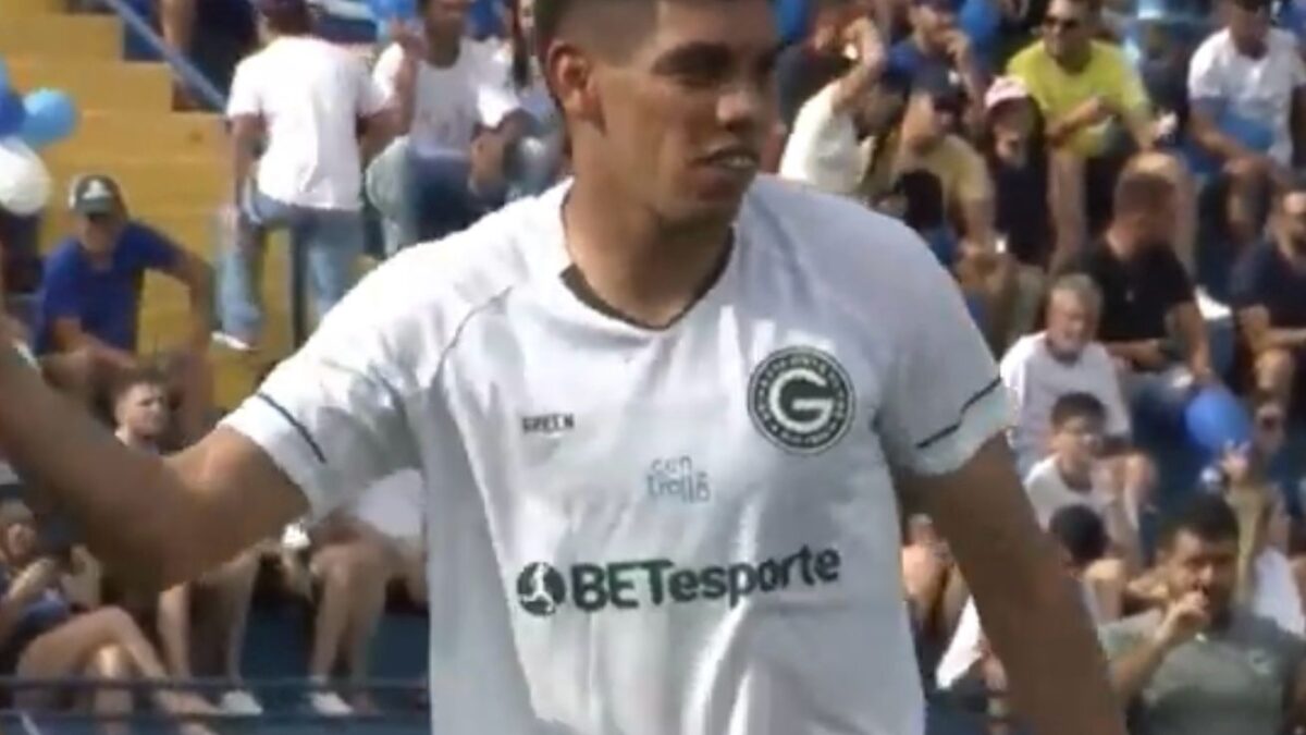 Paulo Baya, artilheiro do Goiás