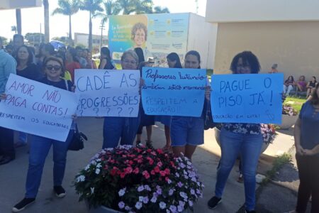 Sintego convocou para assembleia para discutir greve Servidores da educação de Aparecida reivindicam pagamento de pisos salariais