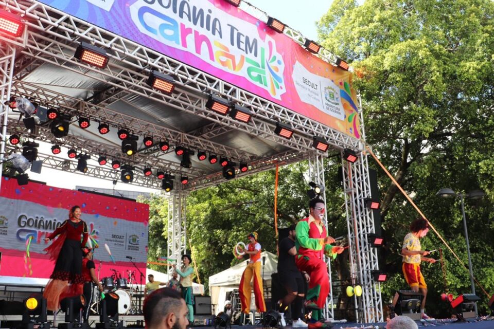 Goiânia: Carnaval na Praça Cívica reúne tem rock e DJ nesta terça