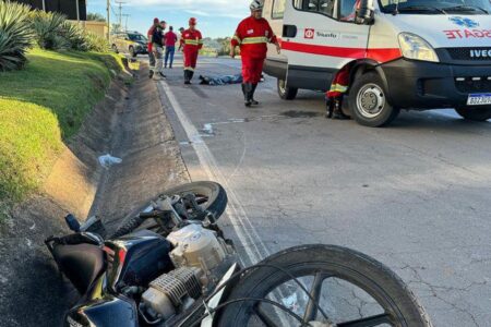 Motociclista morre ao cair e bater a cabeça em meio-fio na BR-153, em Hidrolândia Pneus do motocicleta estavam desgastados além do limite