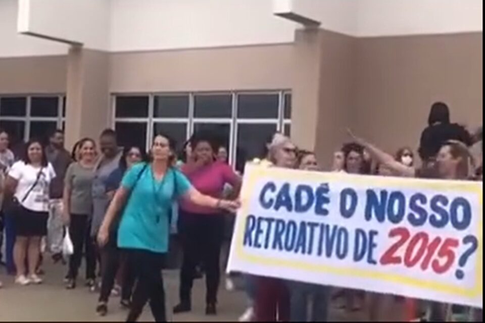 Servidores administrativos da Educação de Aparecida paralisam atividades nesta terça