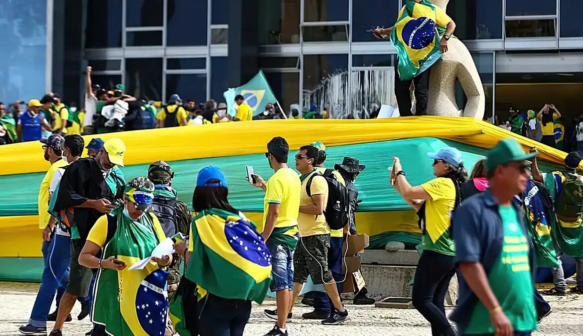 STF condena mais 29 réus pelos atos golpistas de 8/1 Sete ministros votaram a favor da condenação dos réus pelos atos golpistas